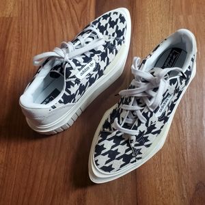 Adidas Hypersleek Sneakers